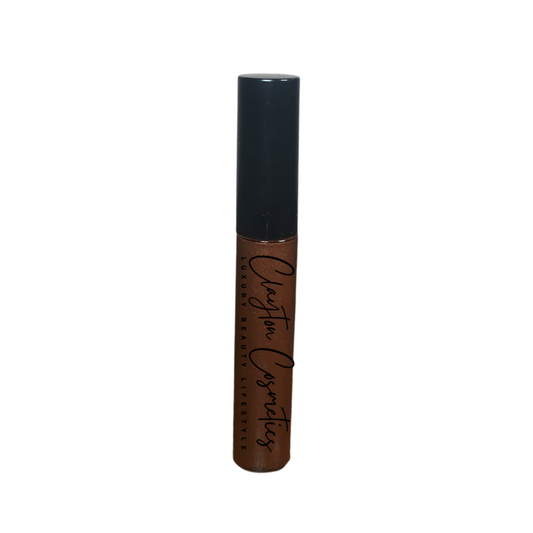 Dark brown vegan lip gloss. Gives your lips the chocolate tint. 
